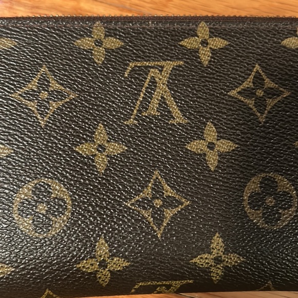 Authentic Louis Vuitton monogram zippy wallet - Picture 5 of 5